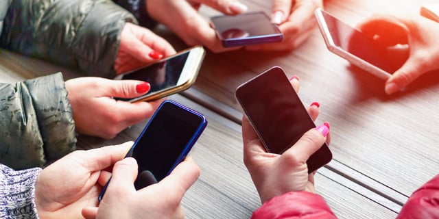 group-mobile-smartphones-circle.png