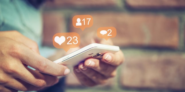 social-media-mobile-likes-comments