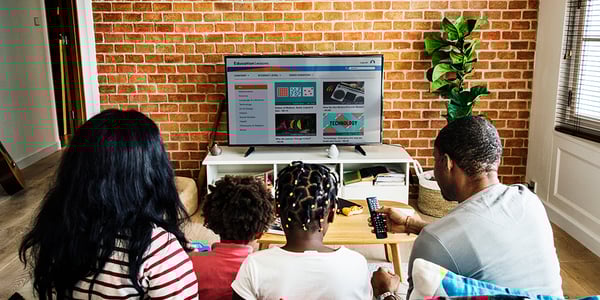 streaming-tv-ott-ctv-family-living-room